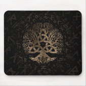 Baum des Lebens mit Triquetra auf Futhark Muster Mousepad (Vorne)
