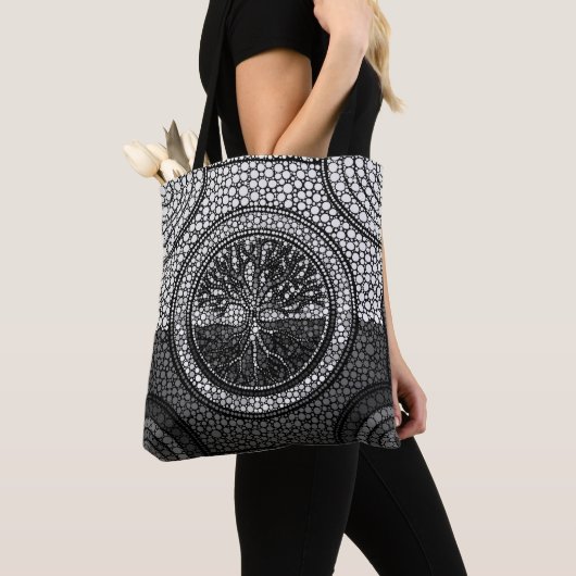 Baum des Lebens - Yggdrasil- Punkt-KunstGrayscale Tasche (Von Nahem)