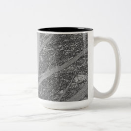 Baum durch Einbruch der Nacht mit den Vögeln, die Zweifarbige Tasse