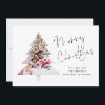 Baum Form Foto 2026 Kalender Frohe Weihnachten<br><div class="desc">Tree Shape Family Foto 2026 Kalenderskript Frohe Weihnachten. Verfügbar in digitaler Form und gedruckt. Feiern Sie die Saison stilvoll mit dieser Weihnachtskarte des modernen Fotos, die Ihr eigenes Bild gerahmt in einer festlichen Weihnachtsbaumform präsentiert! Dieses minimalistisch gestaltete Foto verleiht Ihrem Haus ein familiäres Ambiente, das sich in einer Silhouette mit...</div>