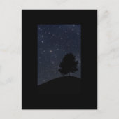 Baum gegen den Sternenhimmel Postkarte (Vorderseite)