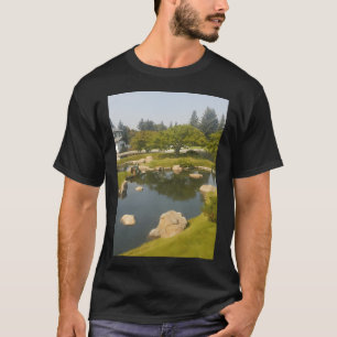 Baum im japanischen Garten T-Shirt