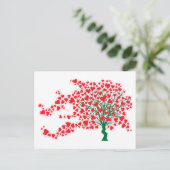Baum in Wind mit Herz in Roten Farben Postkarte (Stehend Vorderseite)