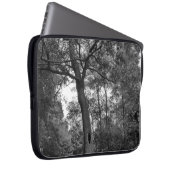 Baum mit einem geheimnisvollen Loch Laptopschutzhülle (Vorne Rechts)