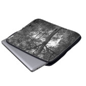 Baum mit einem geheimnisvollen Loch Laptopschutzhülle (Vorne Knopf)