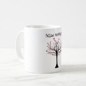 Baum mit Herzen folgen meinem Herz Kaffeetasse (Vorderseite Links)
