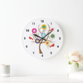 Baum mit Schneeflocken und Kardinälen Große Wanduhr (Zuhause)