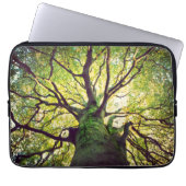 Baum-Umarmen Laptopschutzhülle (Vorderseite)