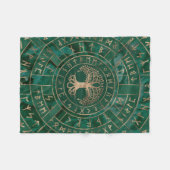 Baum - Yggdrasil und Futhark - Malachit Fleecedecke (Vorderseite (Horizontal))