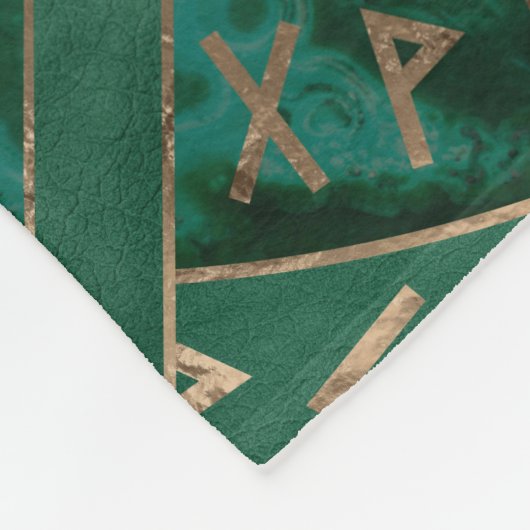 Baum - Yggdrasil und Futhark - Malachit Fleecedecke (Ecke)