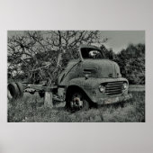 Baumbestand, der durch einen alten Lastwagen in Sc Poster (Vorne)