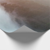 Bäume auf Bergen, bedeckt mit Nebeln Geschenkpapier (Ecke)