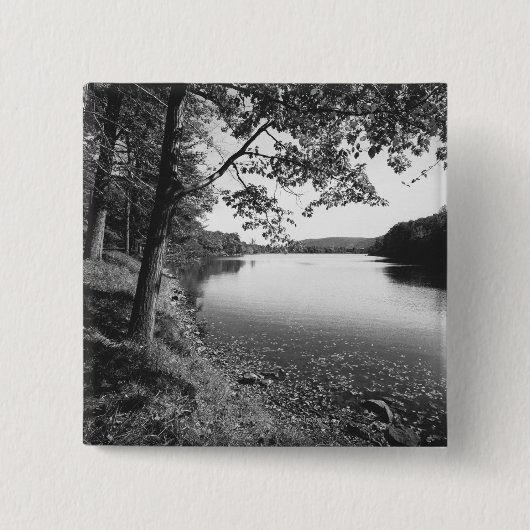 Bäume durch Fluss B&W Button (Vorderseite)