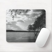 Bäume durch See B&W Mousepad (Mit Mouse)