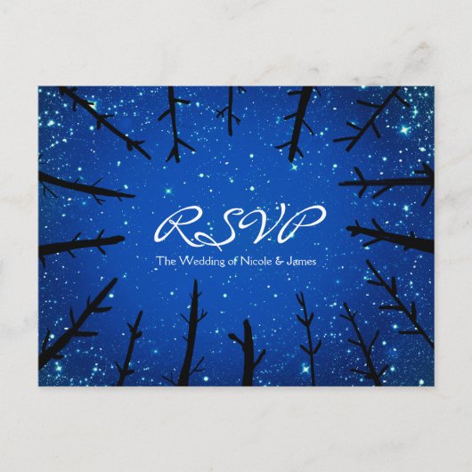 Bäume in der Nacht Sky Rustic Wedding RSVP Karte (Vorderseite)