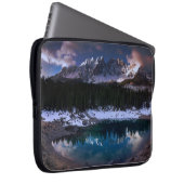 BÄUME IN DER NÄHE DES BERGS LAPTOPSCHUTZHÜLLE (Vorne Rechts)