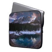 BÄUME IN DER NÄHE DES BERGS LAPTOPSCHUTZHÜLLE (Vorderseite Links)