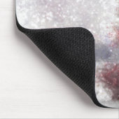 Bäume in der Nähe des Sees Wenige rote Blätter und Mousepad (Ecke)