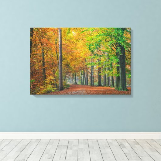 Bäume mit Herbstblättern in einem Wald Leinwanddruck (Insitu (Holzboden))