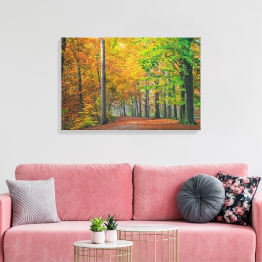 Bäume mit Herbstblättern in einem Wald Leinwanddruck (Insitu (Wohnzimmer))