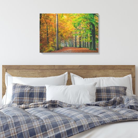 Bäume mit Herbstblättern in einem Wald Leinwanddruck (Insitu (Schlafzimmer))
