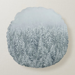 BÄUME MIT SCHNEEBEDECKUNG RUNDES KISSEN