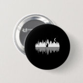 Bäume reflektieren Wolf Howling im Vollmondwald Button (Vorne & Hinten)
