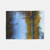 Bäume über einem See in der Falldecke Fleecedecke (Vorderseite (Horizontal))