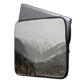 BÄUME UND BERGE LAPTOPSCHUTZHÜLLE (Vorderseite Links)