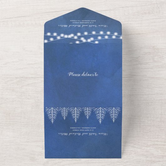 Bäume und Lichter blauer Winterhochzeit All In One Einladung (Außenbereich)