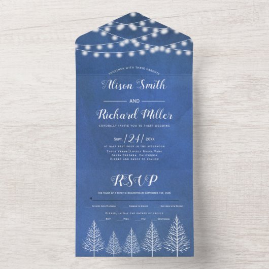 Bäume und Lichter blauer Winterhochzeit All In One Einladung (Innen Boden)