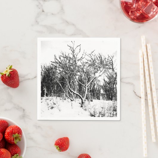 Bäume und Schneeszene, schwarz und weiß Serviette (Beispiel)
