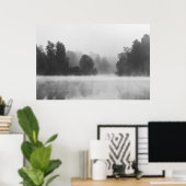 Bäume verschwinden im Nebel des Morgens über dem S Poster (Heimbüro)