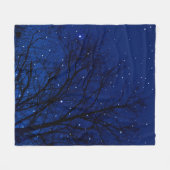 Bäume vor Sternenhimmel-Hintergrund. Bäume in der Fleecedecke (Vorderseite (Horizontal))