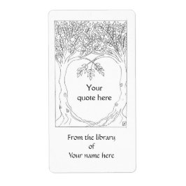 Bäume wachsen zusammen mit Buchplättchen