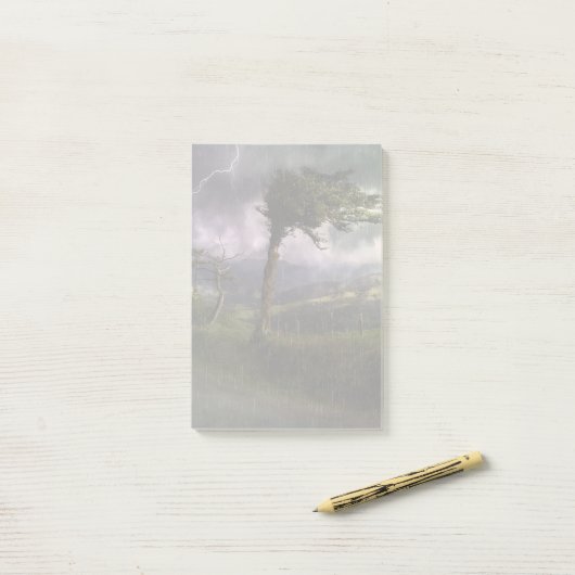 Bäume wehen während eines Donnerstürms im Wind Post-it Klebezettel (Auf Schreibtisch)