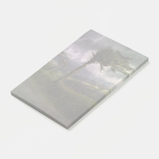 Bäume wehen während eines Donnerstürms im Wind Post-it Klebezettel (angewinkelt)