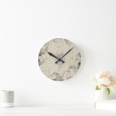 Baumpeony und Holzmonogramm Runde Wanduhr (Zuhause)