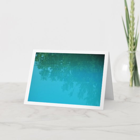 Baumreflektion im Hintergrund des Pools Karte (Vorderseite)