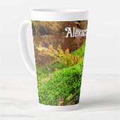 Baumrinde im Herbstmoos - große Personalisierte Milchtasse (Linke Ecke)