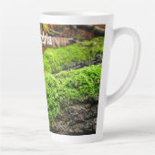 Baumrinde im Herbstmoos - große Personalisierte Milchtasse (Rechts)