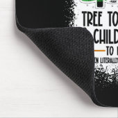 Baumspitzen glänzen und Kinder hören nichts C Mousepad (Ecke)