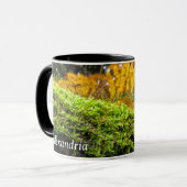 Baumstamm in Lush Moss - Personalisiert Tasse (Vorderseite Links)