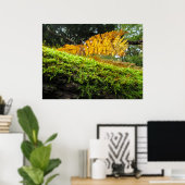 Baumstamm in üppigem Moos - Personalisiert Poster (Heimbüro)
