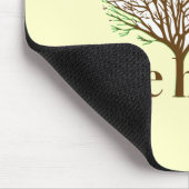 Baumumarmung mit Baumillustration Mousepad (Ecke)
