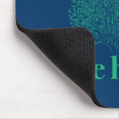 Baumumarmung mit Baumillustration Mousepad (Ecke)