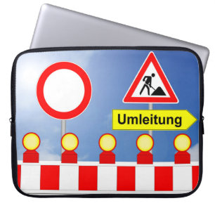 Baustelle Durchfahrt verboten und Umleitung Laptopschutzhülle