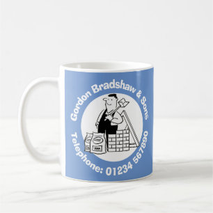 Bauunternehmer mit Baumaterialien. Bauunternehmer Kaffeetasse