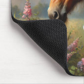 Bay Mare mit Foal-Wildblumen Mousepad (Ecke)