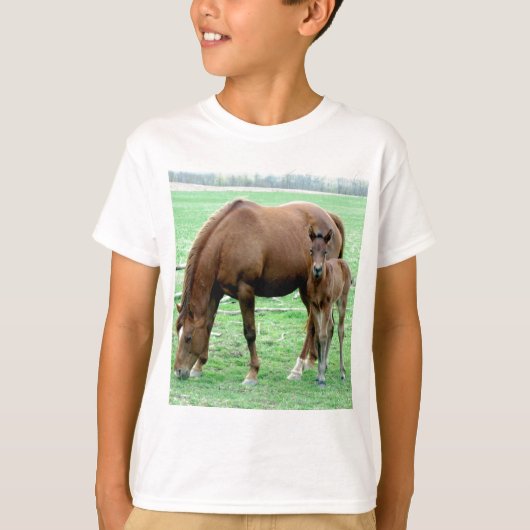 Bay Mare und ihr Colt T-Shirt (Vorderseite)